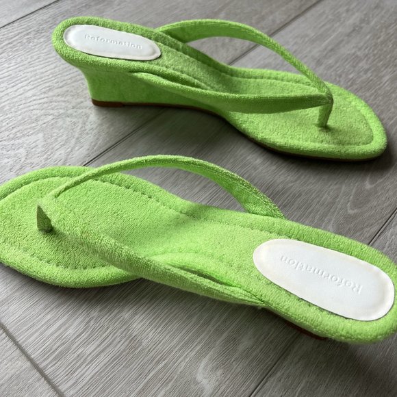 Amelia Terry Thong Wedge Sandal in Green - Picture 3 of 5